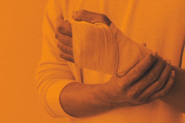 Although the phrases "on accident" and "by accident" have been transposed for decades, only one is favored by linguistic authorities. Here's how to choose the correct term.